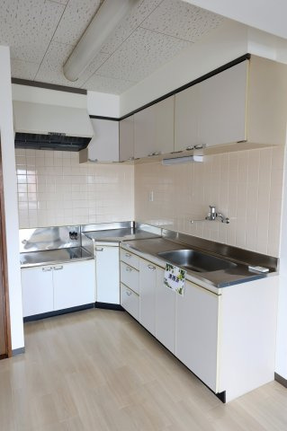 トーヨーハイツのキッチン|2023年3月にクロス・床張り替え