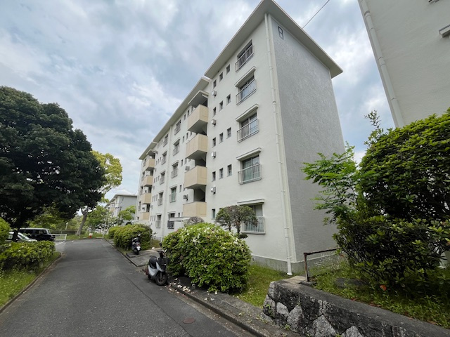 公団狭山住宅8号棟の外観