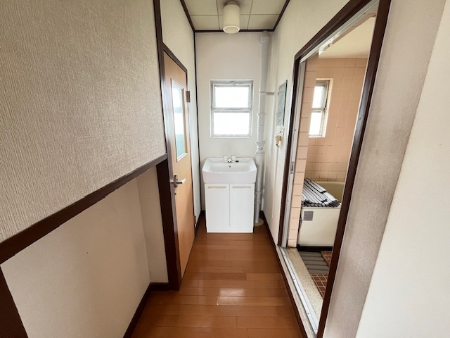 公団狭山住宅8号棟の洗面所