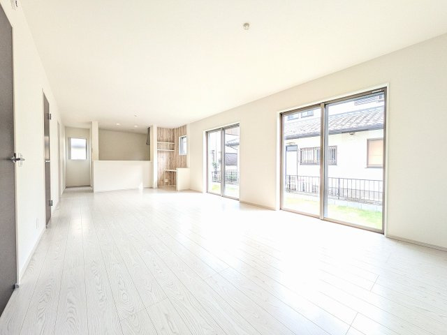 八王子市　北野台　新築一戸建て　９期の居間・リビング|～22.0帖の明るく開放感のあるLDK、家族団欒の時間をお過ごしいただけます～