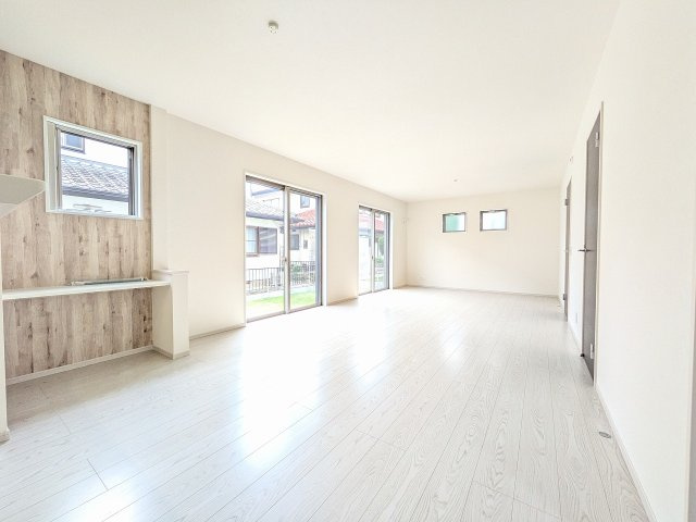八王子市　北野台　新築一戸建て　９期の居間・リビング|～22.0帖の明るく開放感のあるLDK、家族団欒の時間をお過ごしいただけます～