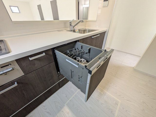 八王子市　北野台　新築一戸建て　９期のキッチン|～食洗機付き　食事後の食器洗いはお任せ、家族でゆっくりとくつろげます～