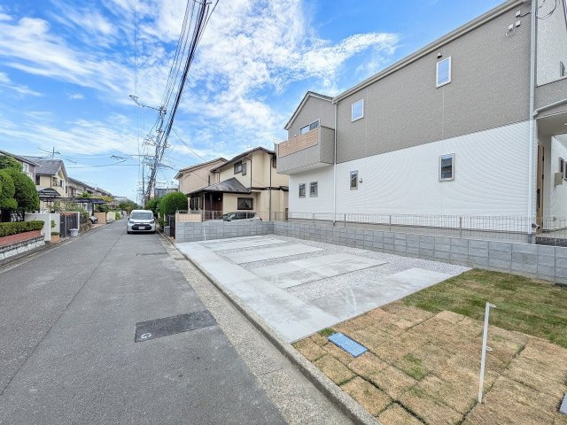 八王子市　北野台　新築一戸建て　９期の前面道路含む現地写真|～北側5ｍ道路に面しています～