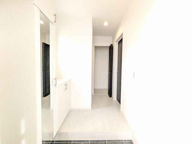 八王子市　北野台　新築一戸建て　９期の玄関|～明るく開放感のある玄関ホール～