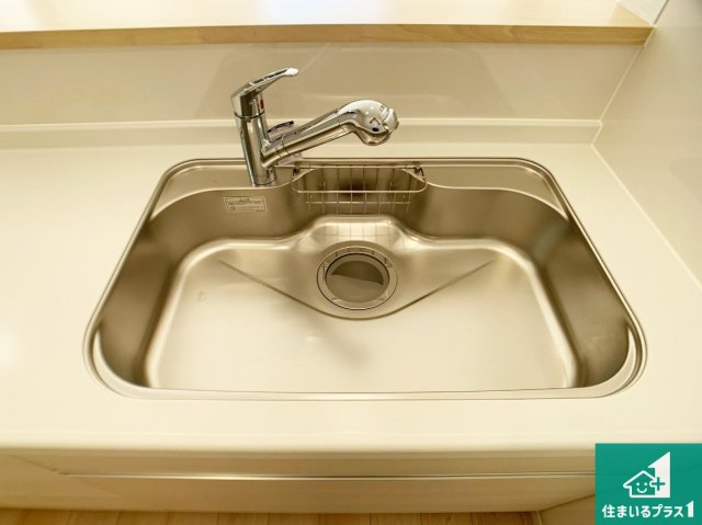 明石市大久保町八木　第3期　新築一戸建ての設備|蛇口の先端に浄水器を内蔵しています！原水と浄水、お湯と冷水、シャワーの切替えがワンタッチなので用途によって使い分けられます。