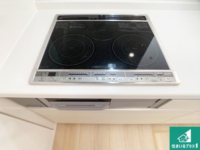 明石市大久保町八木　第3期　新築一戸建ての設備|火を使わないので、安心なＩＨコンロ！でこぼこが無い構造なので、掃除もしやすく清潔に保てます！