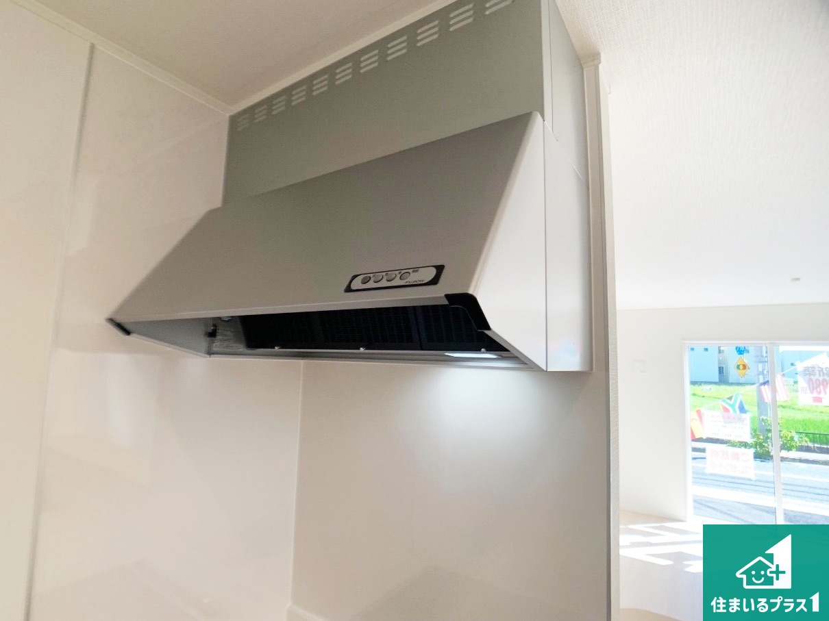 明石市大久保町八木　第3期　新築一戸建ての設備|汚れにくいスロットフィルタでお手入れラクラク！ＬＥＤ照明付き！