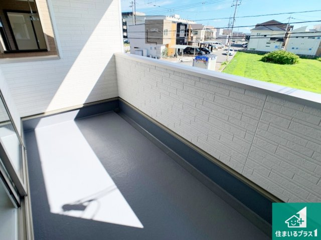 明石市大久保町八木　第3期　新築一戸建てのバルコニー|ワイドバルコニーは洗濯物を干すスペースが広いのでご家族が多くても安心！