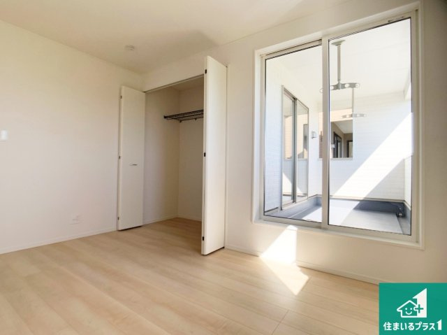 明石市大久保町八木　第3期　新築一戸建ての洋室|収納スペースが充実しているので子供の成長に合わせてたくさん収納ができます！家族構成に合わせた様々な活用ができる収納！