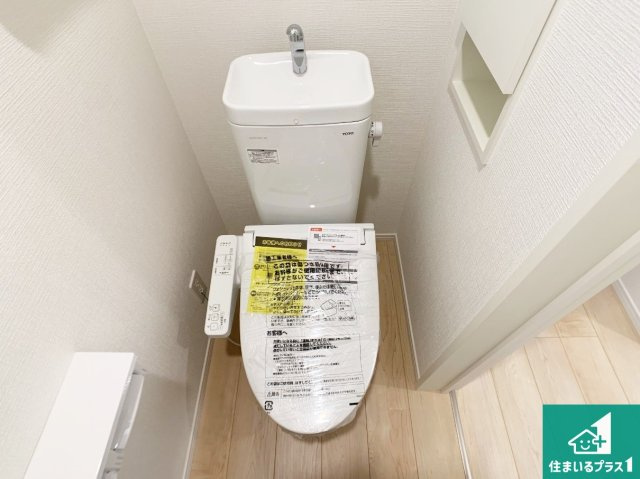 明石市大久保町八木　第3期　新築一戸建てのトイレ|1・2階の2ヶ所にあるので、朝の忙しい時間の順番待ちもなく、深夜の利用にも大変便利です。