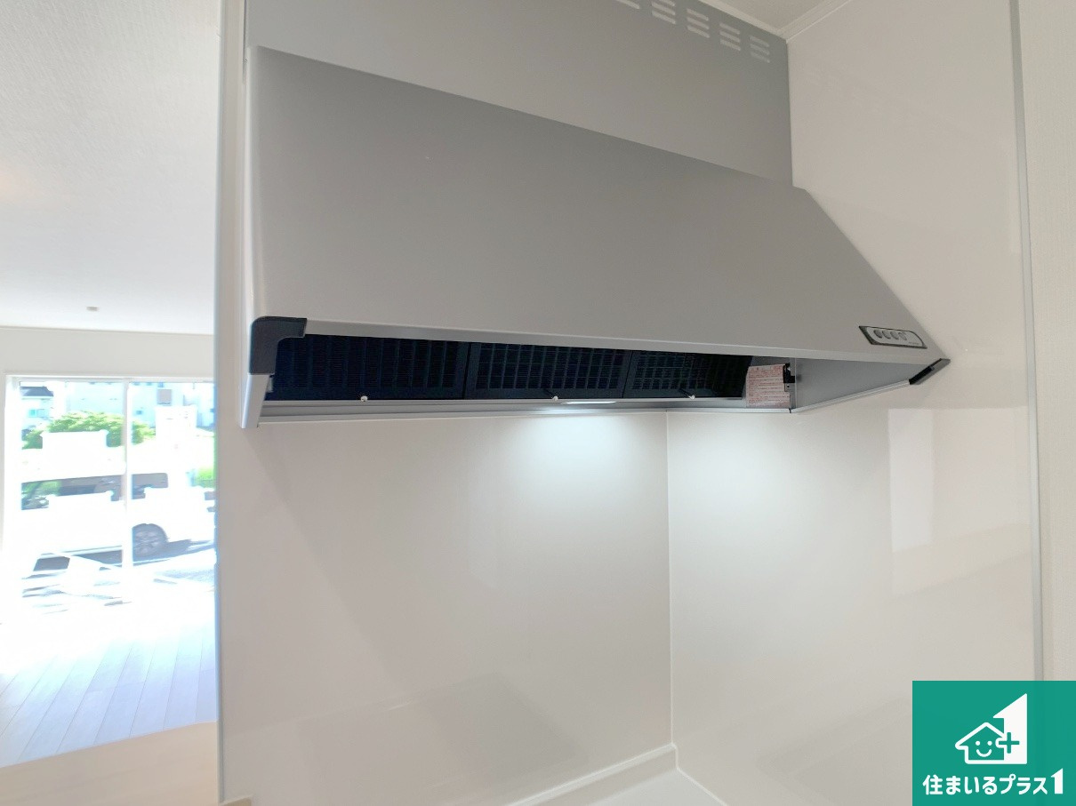 明石市大久保町八木　第3期　新築一戸建ての設備|汚れにくいスロットフィルタでお手入れラクラク！ＬＥＤ照明付き！