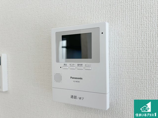 神戸市垂水区桃山台　新築一戸建ての防犯設備|カラーモニターインターホン！声だけでなく来訪者の姿や顔がモニターで確認できるので、小さなお子様がいらっしゃるご家庭でも安心できます！