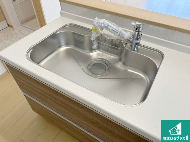 神戸市垂水区桃山台　新築一戸建ての設備|蛇口の先端に浄水器を内蔵しています！原水と浄水、お湯と冷水、シャワーの切替えがワンタッチなので用途によって使い分けられます。