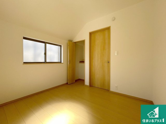 神戸市垂水区桃山台　新築一戸建ての洋室|シンプルな洋室は、自分好みのインテリアが楽しめます♪ご家族とインテリアや家具を選びに行くのは新築購入時の醍醐味の一つです。ぜひお楽しみください♪