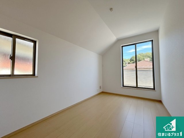 神戸市垂水区桃山台　新築一戸建ての洋室|シンプルな洋室は、自分好みのインテリアが楽しめます♪ご家族とインテリアや家具を選びに行くのは新築購入時の醍醐味の一つです。ぜひお楽しみください♪