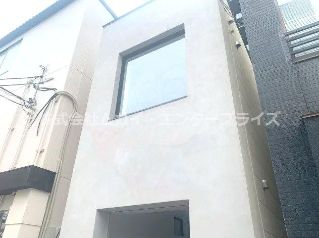 WEST SIDE UTSUBOの外観