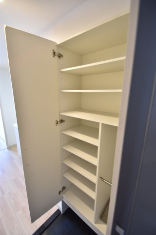 大阪市都島区東野田町１丁目の賃貸マンションの玄関