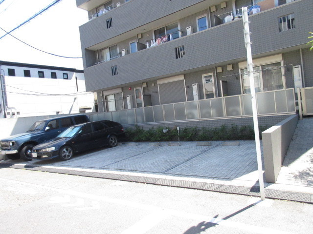 ヘーベルメゾンヴェールの駐車場