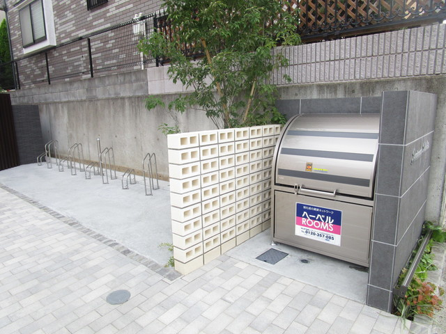 Ｅｍｉｎｅｎｃｅ　Ｅｄａｋｉｔａのその他共用部分|専用ゴミ置場と駐輪場