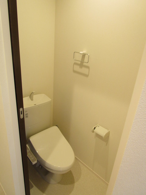 Ｅｍｉｎｅｎｃｅ　Ｅｄａｋｉｔａのトイレ|ウォシュレット付きトイレルーム