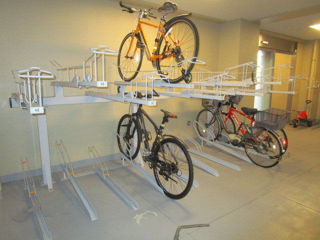 キュロコ玉川学園　東棟のその他共用部分|屋内自転車駐輪場