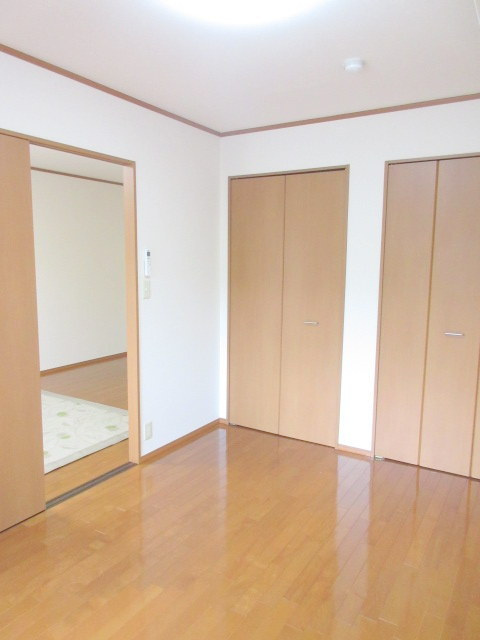 メゾンボナールの居間・リビング|収納があるので、お部屋が広く使えます