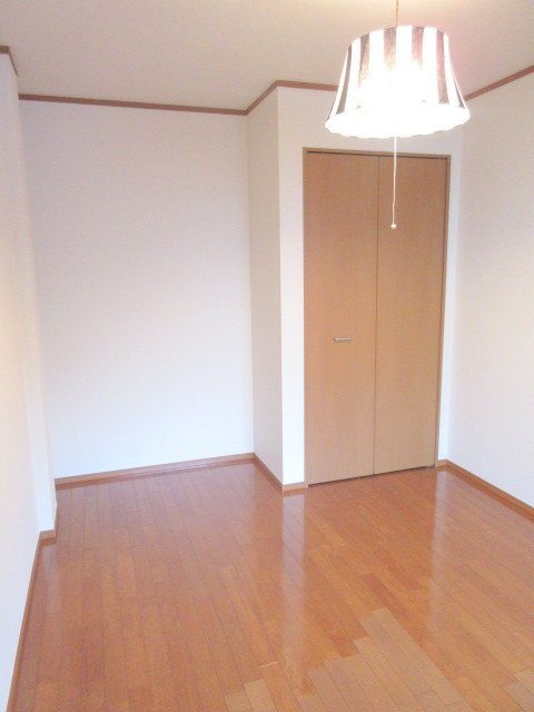 メゾンボナールの居間・リビング|収納があるので、お部屋が広く使えます