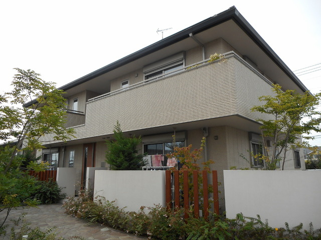 ＢＲＥＥＺＥ　ＣＯＵＲＴ　ＷＥＳＴの外観|１フロア２世帯でのびのび暮らせます