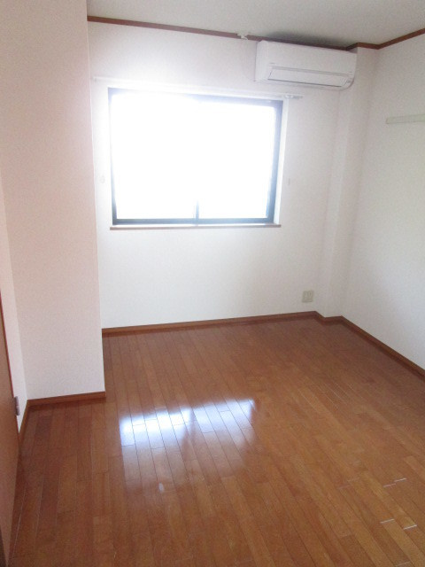メゾンボナールの寝室|北側のお部屋にもエアコンあります