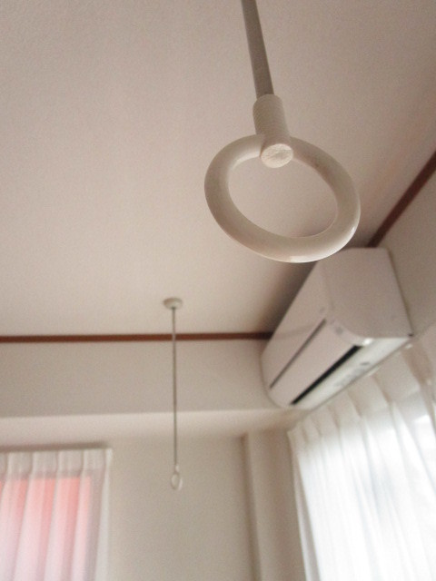 メゾンボナールの設備|雨の日の室内干しに便利な室内物干しフック