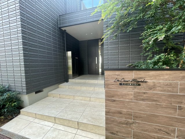 Ｌａ　Ｃｏｕｒ　Ｍｉｙａｋｏ　Ｅａｓｔ　のエントランス