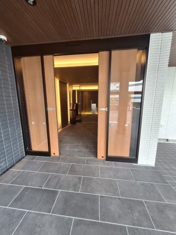 TWIN ROCKS　Nのエントランス