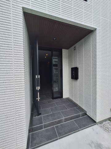 TWIN ROCKS　Nのエントランス