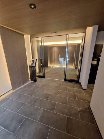 TWIN ROCKS　Nのエントランス