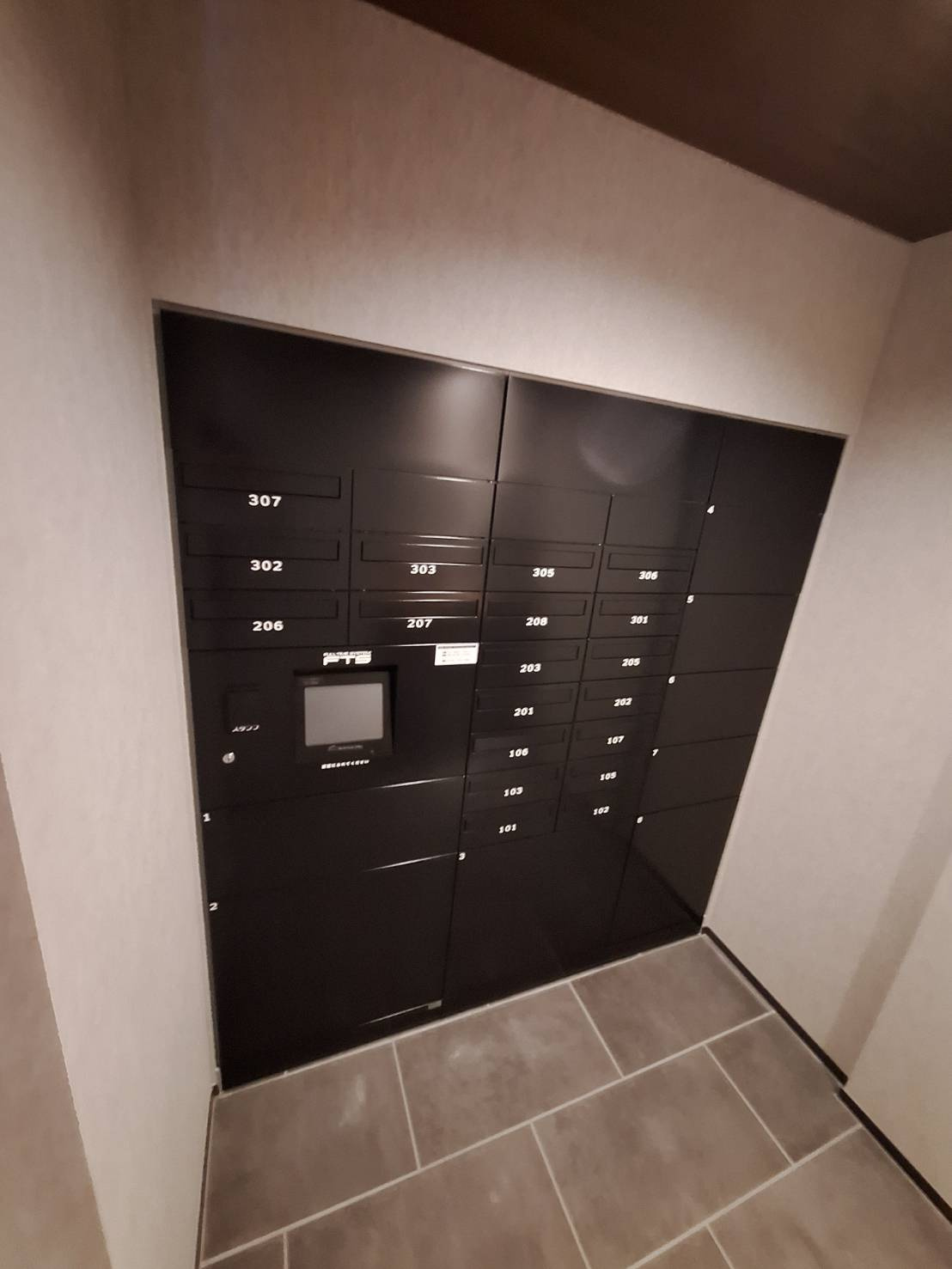 TWIN ROCKS　Nの玄関