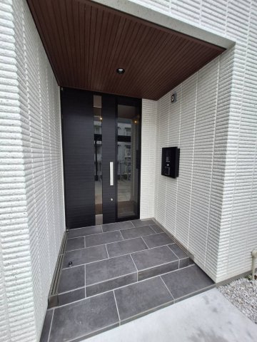 TWIN ROCKS　Nのエントランス