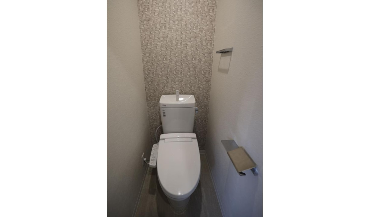 神戸市東灘区深江南町４丁目　収益アパート　令和4年築　満室稼働中のトイレ