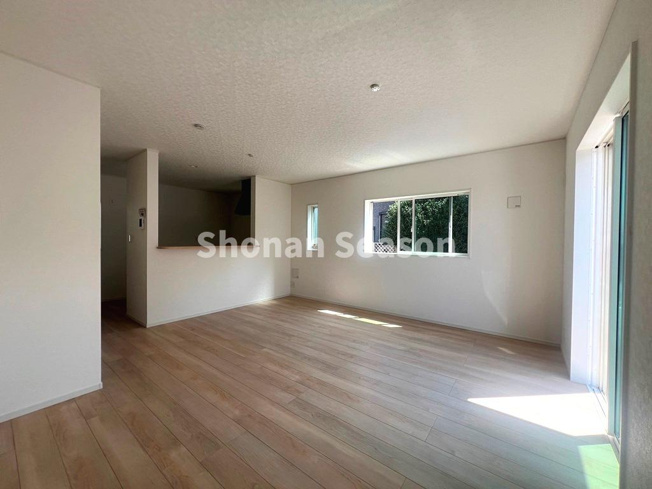 【居間・リビング】 | 食事の配膳や片付けが楽々なカウンターキッチンの間取りプラン◎