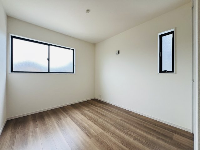 碧南市住吉町4丁目70-2『仲介手数料無料』新築戸建ての洋室