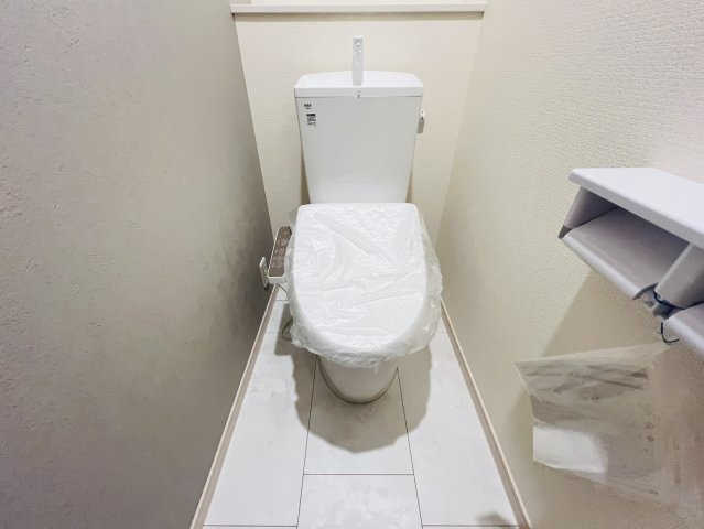 碧南市住吉町4丁目70-2『仲介手数料無料』新築戸建てのトイレ