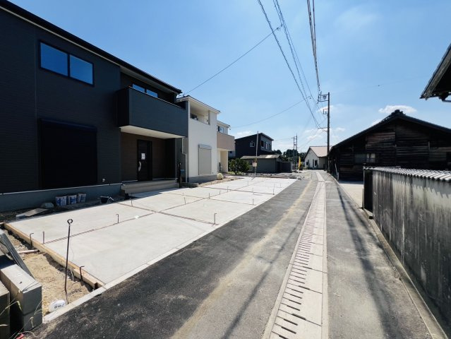 碧南市住吉町4丁目70-2『仲介手数料無料』新築戸建ての前面道路含む現地写真
