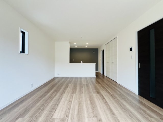 碧南市住吉町4丁目70-2『仲介手数料無料』新築戸建ての居間・リビング