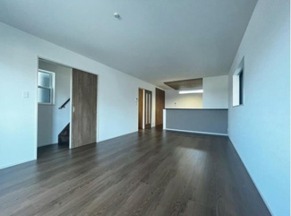 【居間・リビング】 | 堺市第五北区長曽根町 | ＬＤＫ約１９帖以上！
ゆったり寛げる充分な広さがございますので、ご家族でインテリアのレイアウトを考えるのも楽しみになりそうです！