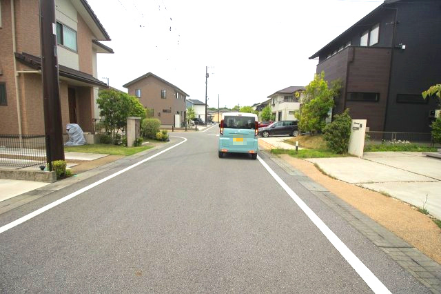 小山市神鳥谷の前面道路含む現地写真|南側道路