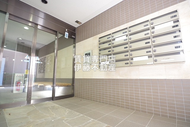 パラシオン・サン鳥見のエントランス