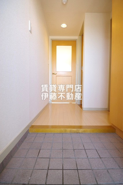 パラシオン・サン鳥見の玄関