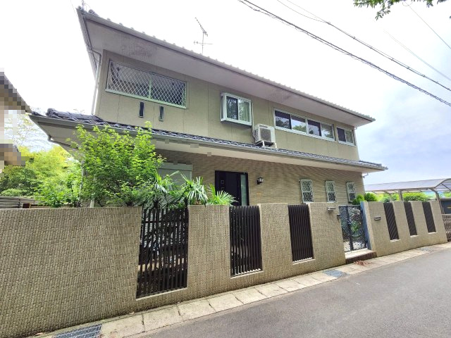 【成約済】向日市寺戸町古城　の外観|有効宅地面積184.93㎡（約55.94坪）
木造２階建ての中古戸建です^^