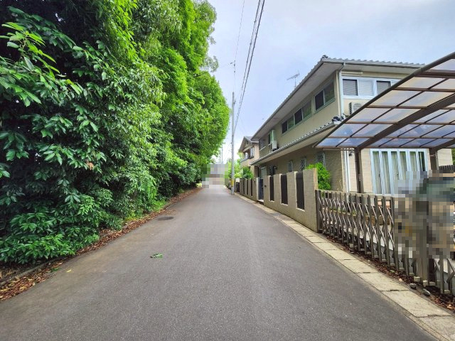 【成約済】向日市寺戸町古城　の前面道路含む現地写真|緑あふれる閑静な住宅地！
子育てにぴったりな住環境です。