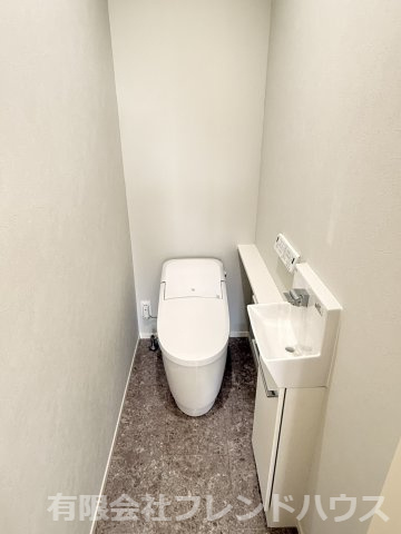 【トイレ】 | 阿品台1丁目戸建 | 2階