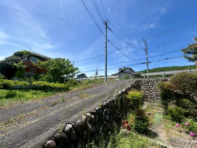 秩父市寺尾中古住宅の前面道路含む現地写真